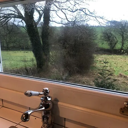 Lovely Shepherds Hut In Cornwall Camelford Exterior photo