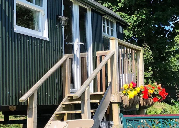 Lovely Shepherds Hut In Cornwall