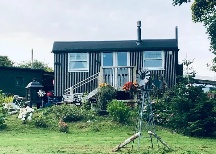 Lovely Shepherds Hut In Cornwall