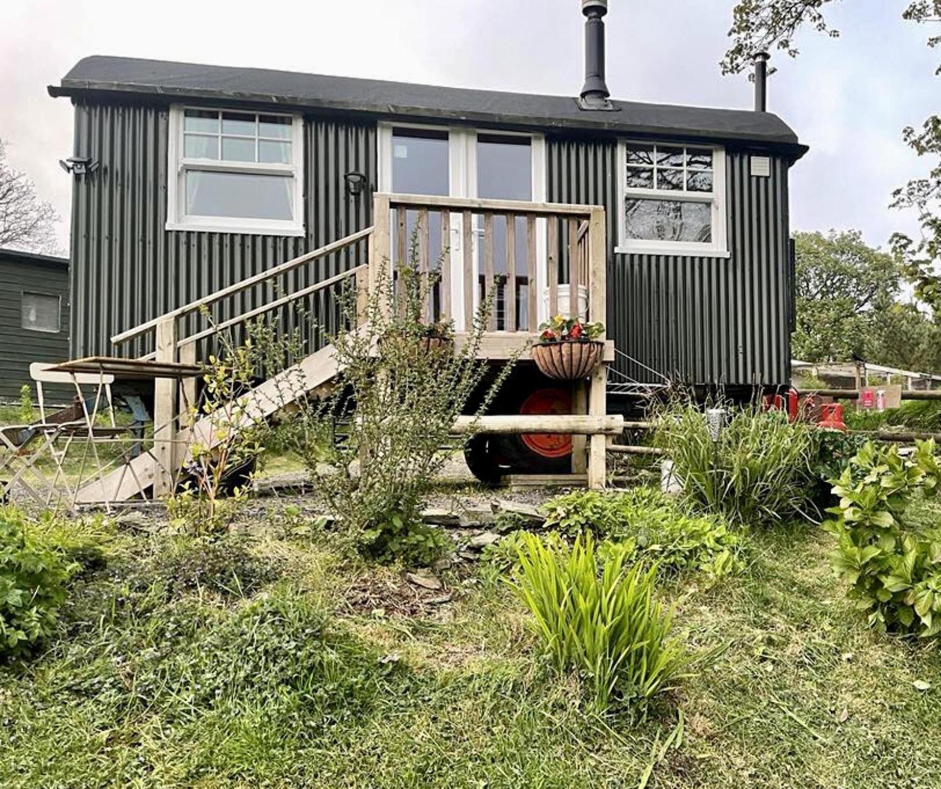 Lovely Shepherds Hut In Cornwall Holiday home Camelford