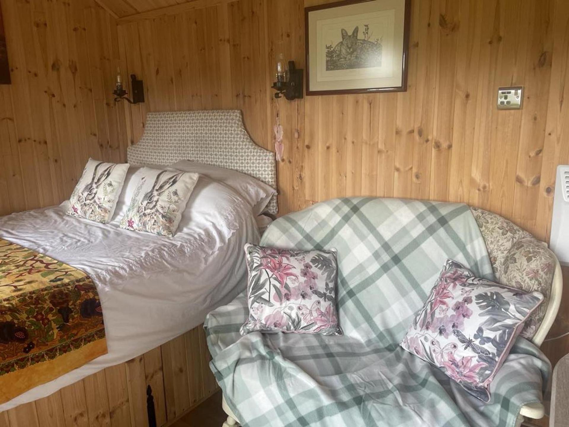 Lovely Shepherds Hut In Cornwall *