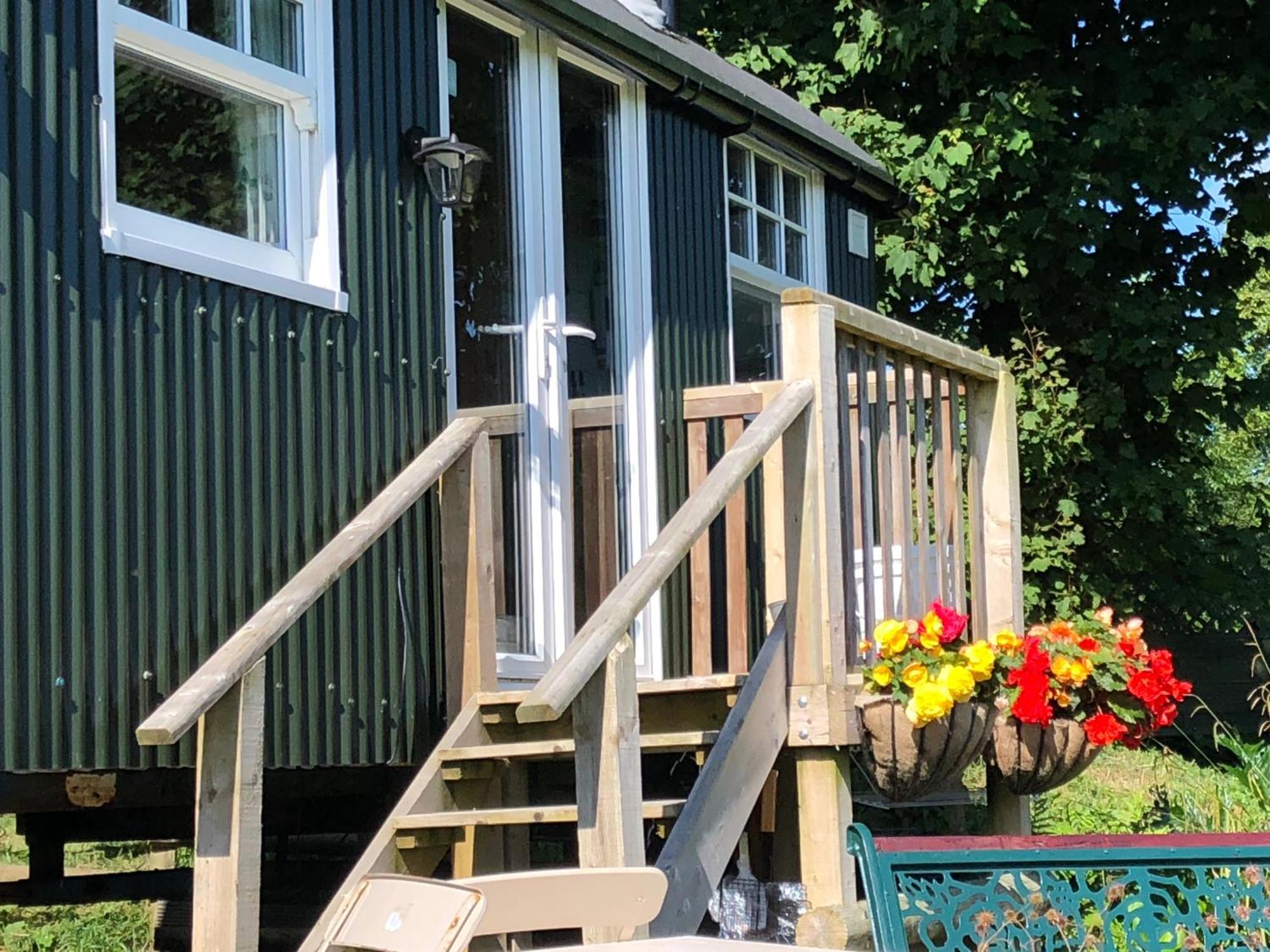 Lovely Shepherds Hut In Cornwall Holiday home