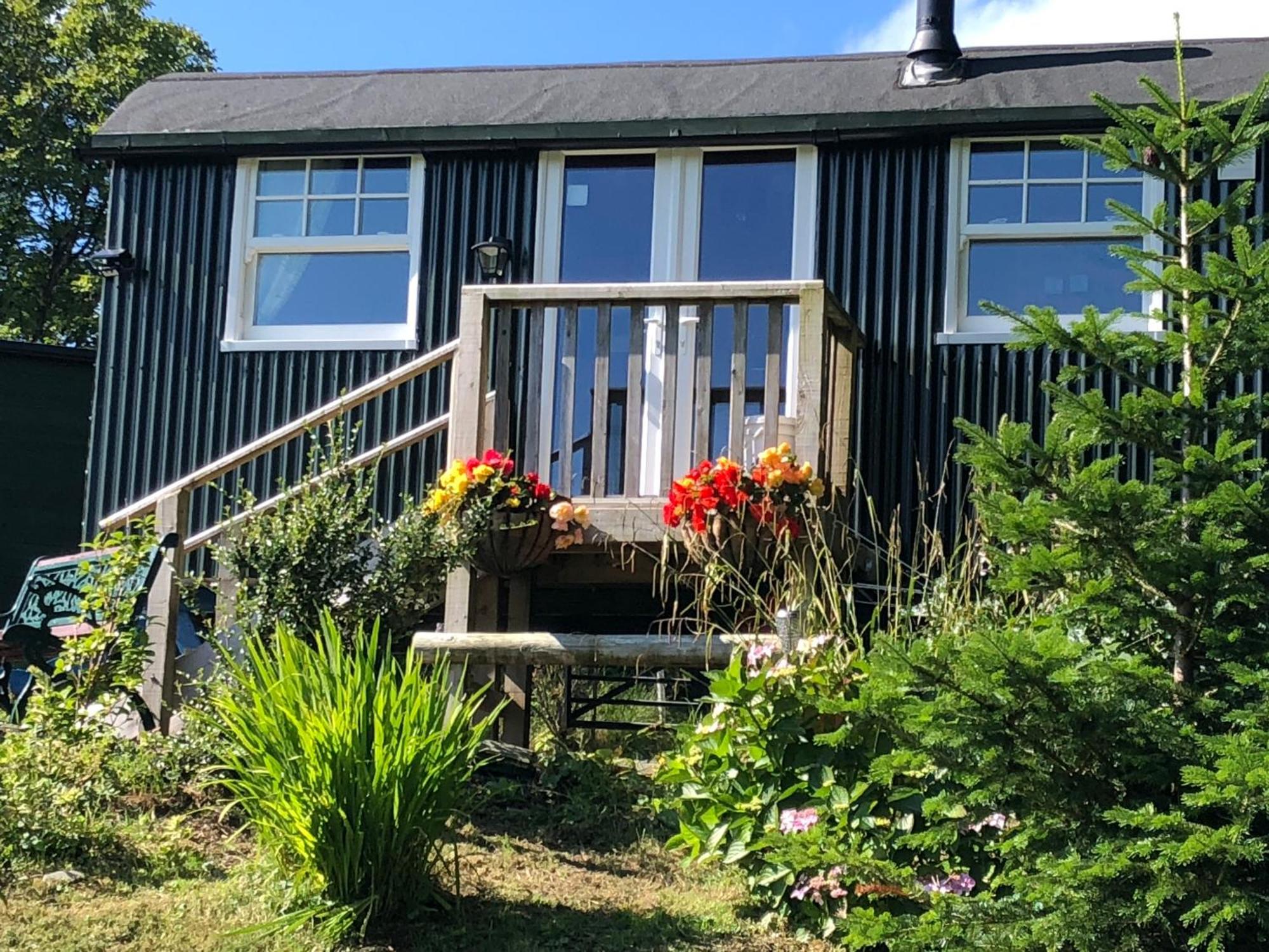 Lovely Shepherds Hut In Cornwall * Camelford